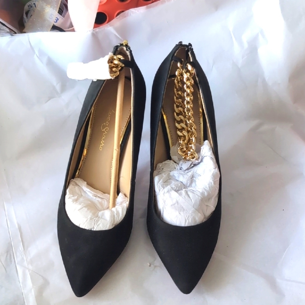 ✨ Elegant Black Pumps w/ Striking Gold Chain Detail | Size 8.5 ✨